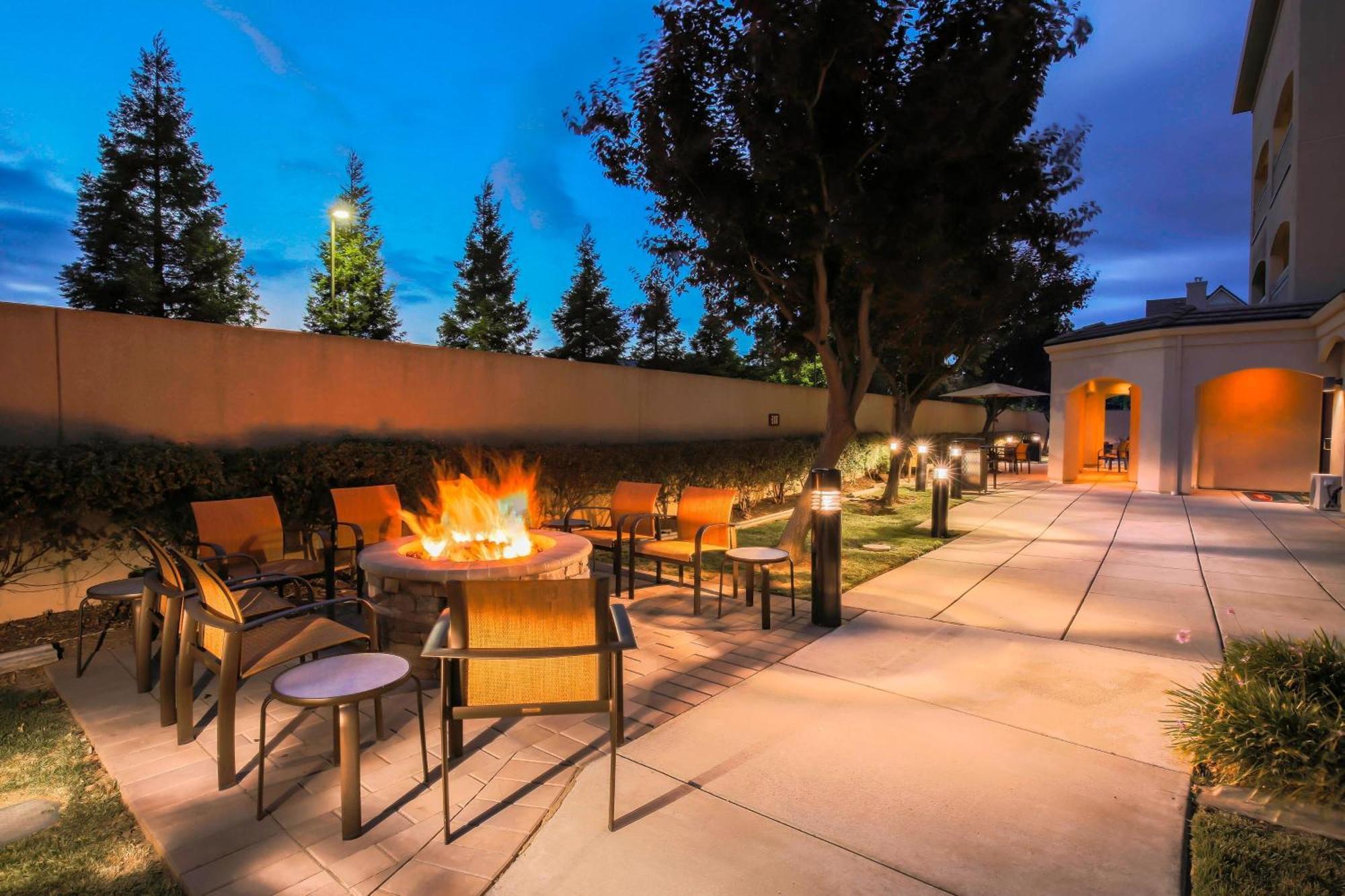 Отель Courtyard By Marriott San Jose South/Морган Хилл Экстерьер фото